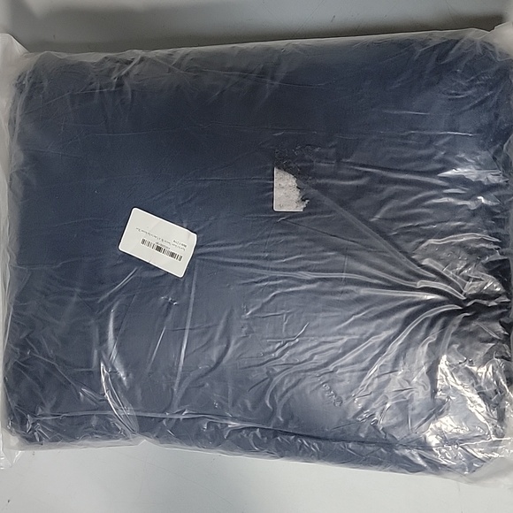 New Over-Sized Wearable Sherpa Hoodie Blanket - Picture 4 of 4